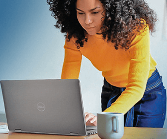 Azure Virtual Desktop - woman working on a laptop
